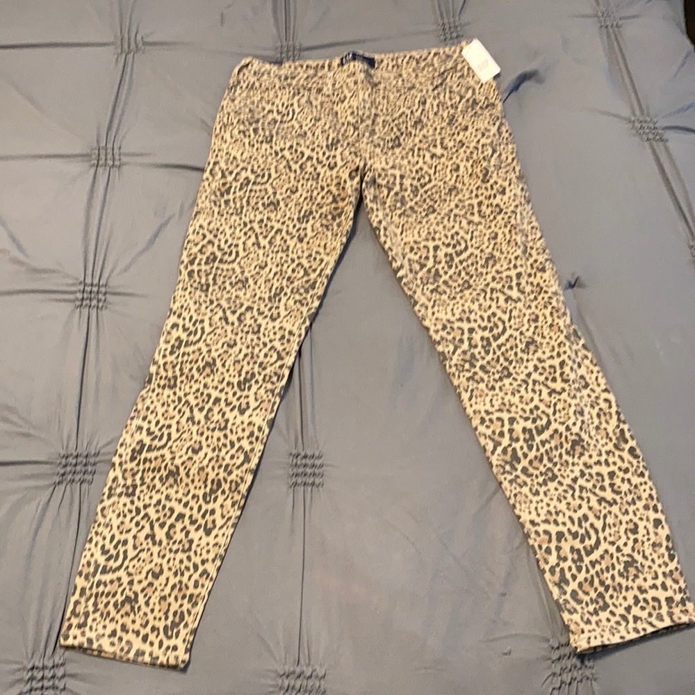 GAP Universal Legging Size 8/29R. Mid rise. NWT